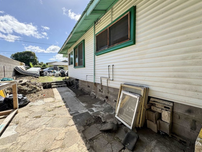 Welcome to 1590 Ono Street, a property full of potential for - Beach Home for sale in Wailuku, Hawaii on Beachhouse.com