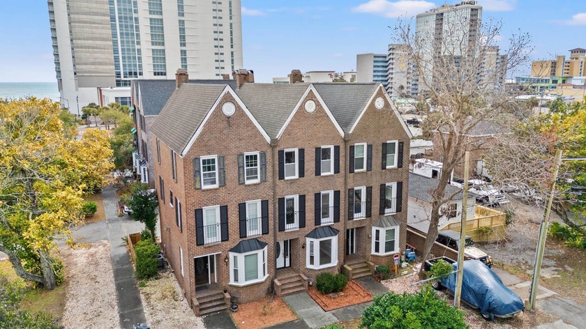 Prime Myrtle Beach Location! This is your opportunity to own a - Beach Townhome/Townhouse for sale in Myrtle Beach, South Carolina on Beachhouse.com