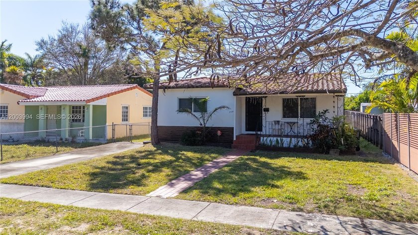 Location! Location!! Location!!! This 2 bedroom 1 bath single - Beach Home for sale in South Miami, Florida on Beachhouse.com