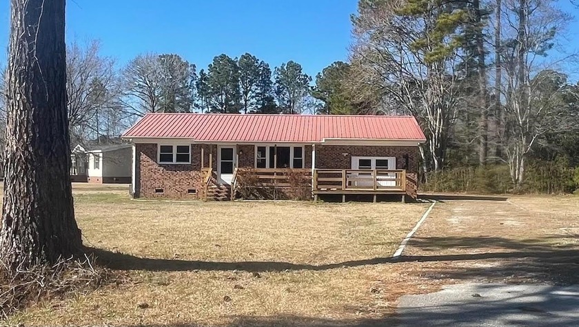 This is a newly renovated ranch home with new stainless-steel - Beach Home for sale in Longs, South Carolina on Beachhouse.com