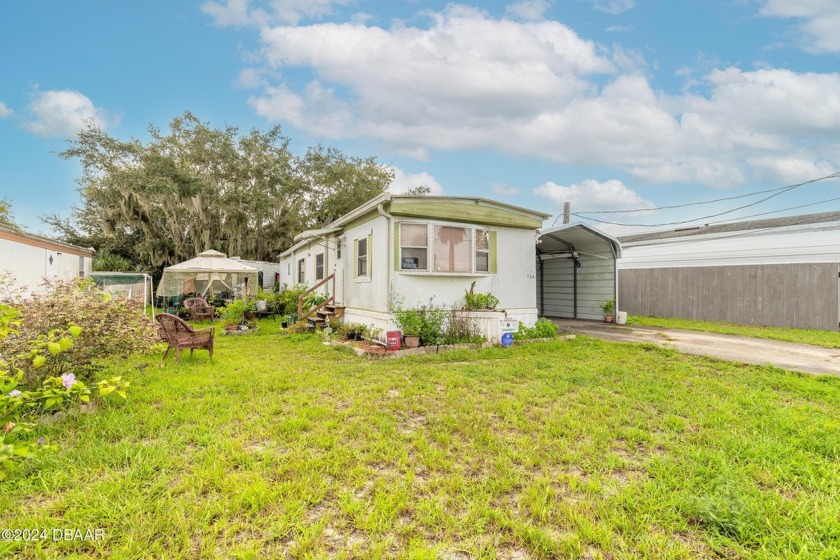 Discover the potential of this cozy 2-bedroom, 1-bath - Beach Home for sale in Edgewater, Florida on Beachhouse.com