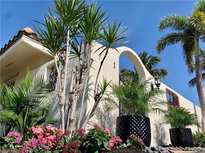 Exquisitely and newly rebuilt to perfection, this move-in ready - Beach Condo for sale in Naples, Florida on Beachhouse.com