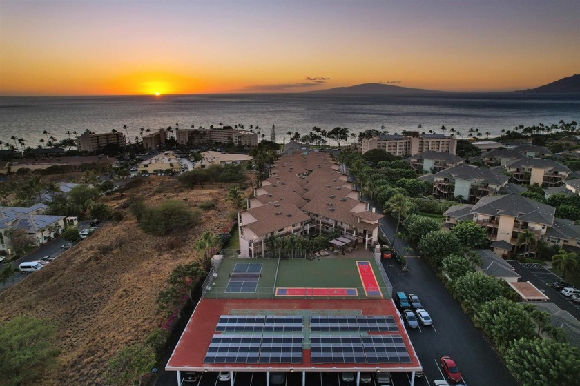 Beautifully renovated ground floor end unit 2B/2B HOTEL ZONED - Beach Condo for sale in Kihei, Hawaii on Beachhouse.com