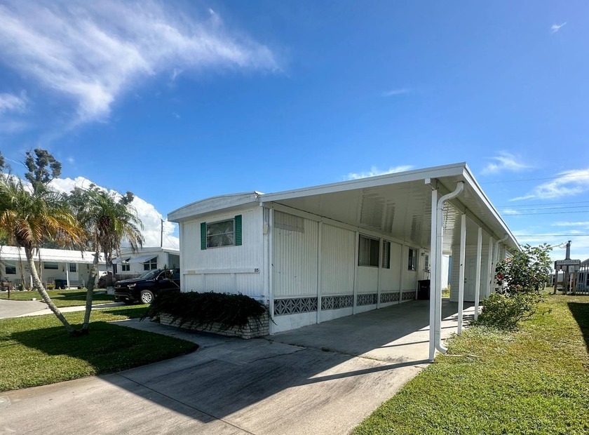 Solid home with numerous updates (see below) with a mid-century - Beach Home for sale in Nokomis, Florida on Beachhouse.com