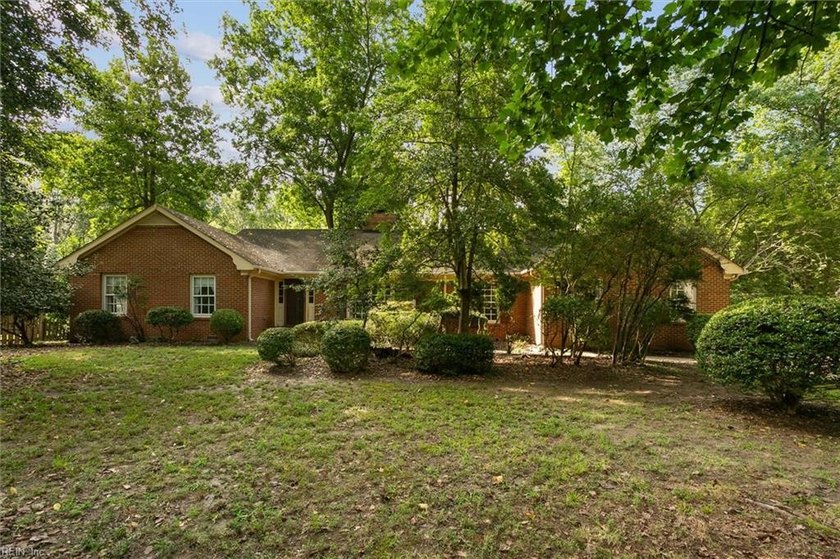 Welcome to 5 Hampton Key! This home is a classic custom built - Beach Home for sale in Williamsburg, Virginia on Beachhouse.com