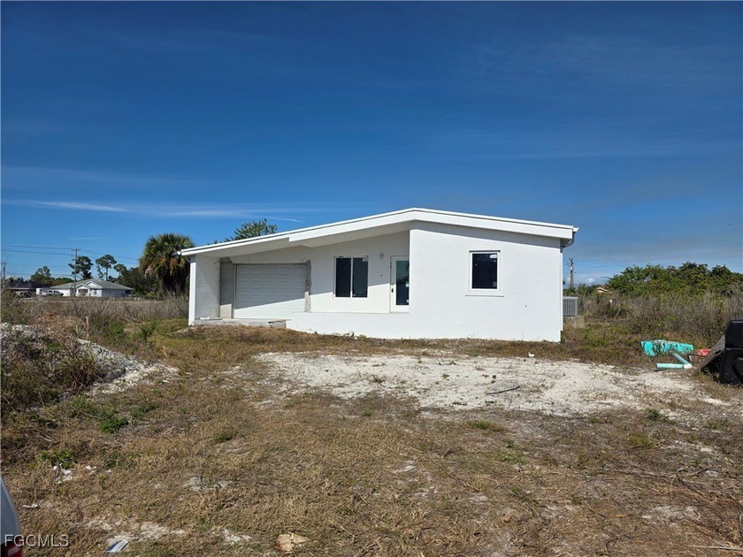 CASH OFFERS ONLY! CONTRACTOR and INVESTOR SPECIAL! This is a - Beach Home for sale in Lehigh Acres, Florida on Beachhouse.com