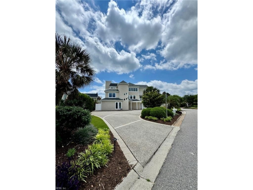 Beautiful coastal home in Croatan with exceptional 360 degree - Beach Home for sale in Virginia Beach, Virginia on Beachhouse.com