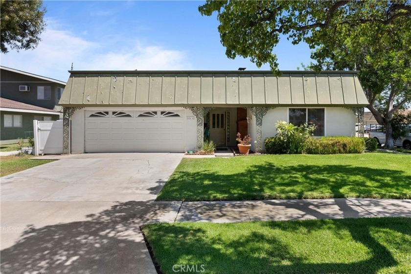 Welcome to this exceptional duplex located on the corner of - Beach Townhome/Townhouse for sale in Costa Mesa, California on Beachhouse.com