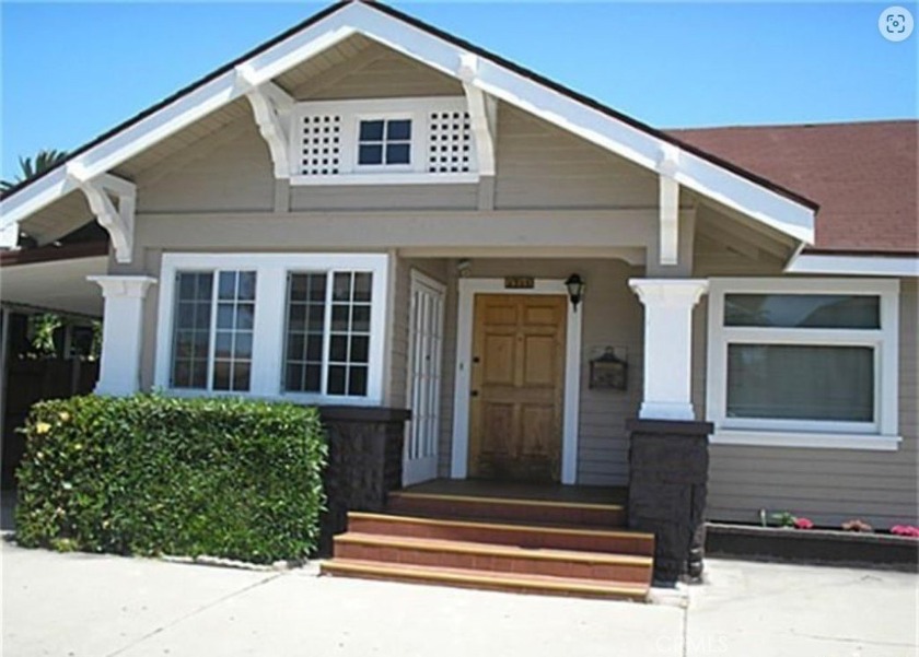 TWO UNITS IN ONE LOT, 3 BEDROOMS + 1 3/4 BATH IN FRONT IS - Beach Townhome/Townhouse for sale in Long Beach, California on Beachhouse.com