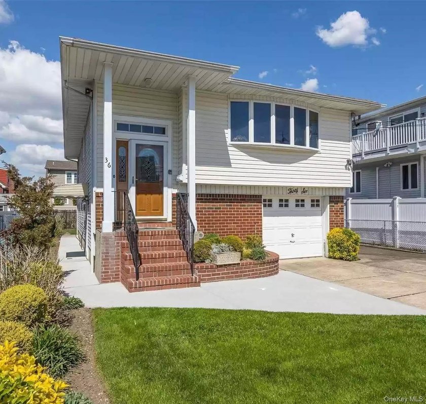 4 bedroom, 2 bath East Rockaway Recently Renovated High Ranch - Beach Home for sale in East Rockaway, New York on Beachhouse.com
