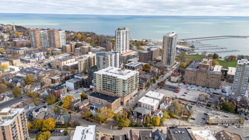 This beautifully updated 2-bed, 2-bath corner condo offers - Beach Condo for sale in Milwaukee, Wisconsin on Beachhouse.com