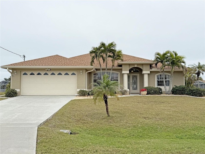Impressive 3 Bedroom, 2 Bathroom home with attached 2 Car Garage - Beach Home for sale in Rotonda West, Florida on Beachhouse.com
