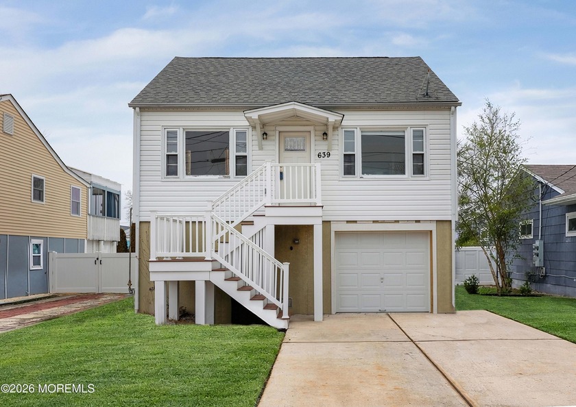 Everyone wants a beach house! Here it is. 2 blocks to the beach - Beach Home for sale in Ocean Gate, New Jersey on Beachhouse.com