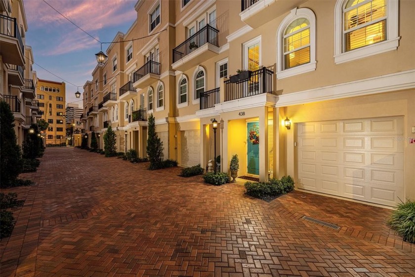 Welcome to the exclusive GATED community of Regent Lane, less - Beach Townhome/Townhouse for sale in St. Petersburg, Florida on Beachhouse.com