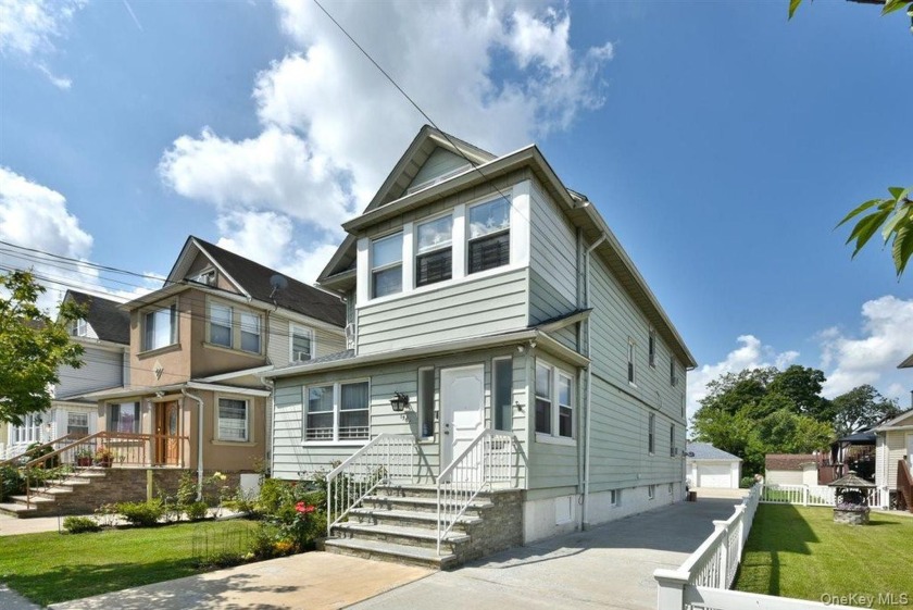 Welcome to 176 Dubois Avenue -- a beautiful multi-family home - Beach Townhome/Townhouse for sale in Staten Island, New York on Beachhouse.com