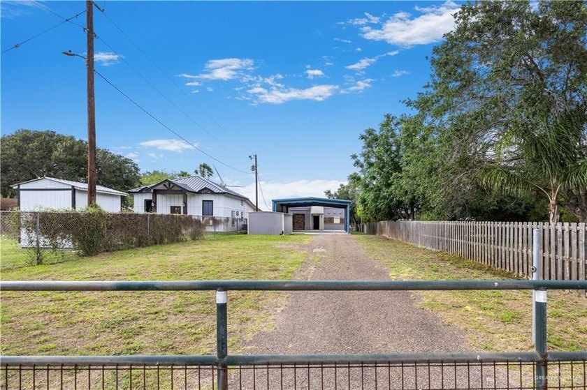 Welcome to your waterfront paradise at 33317 FM 2925 in Arroyo - Beach Home for sale in Arroyo City, Texas on Beachhouse.com