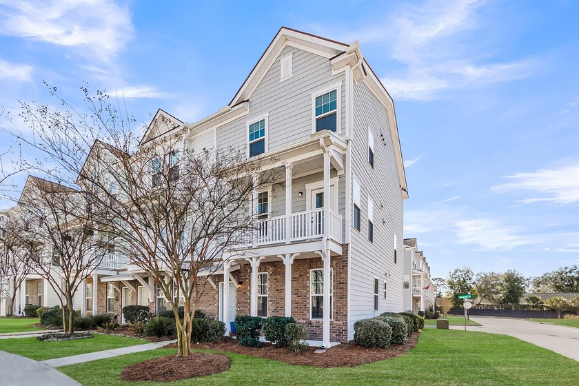 Welcome to this beautiful, turn-key townhome in the sought-after - Beach Townhome/Townhouse for sale in Charleston, South Carolina on Beachhouse.com