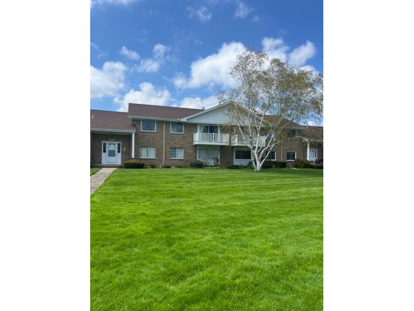 Owner has relocated! Maintained Condo with balcony overlooking - Beach Condo for sale in Greece, New York on Beachhouse.com