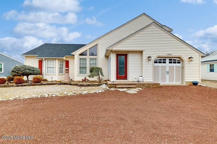 237 Timberlake Drive in Manahawkin, NJ, is a beautiful bi-level - Beach Home for sale in Stafford, New Jersey on Beachhouse.com
