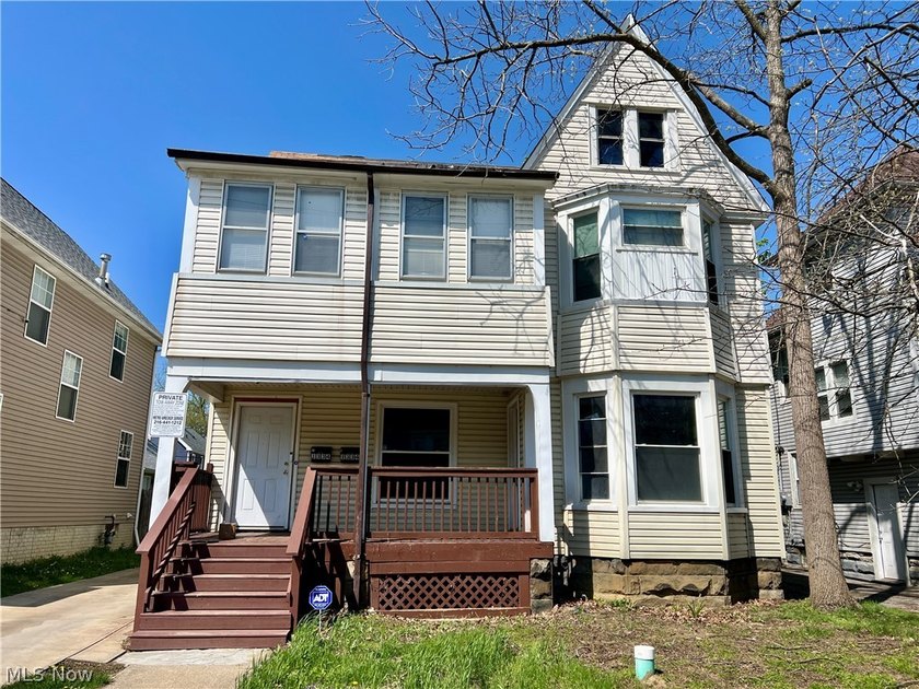 Welcome to 1334 W 89th St in Cleveland-a well-maintained duplex - Beach Home for sale in Cleveland, Ohio on Beachhouse.com