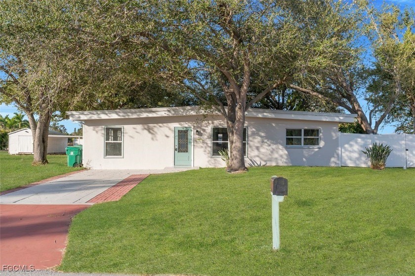 ESCAPE THE HOA LIFE , SPACE, FREEDOM & VALUE! Tired of tiny lots - Beach Home for sale in Punta Gorda, Florida on Beachhouse.com