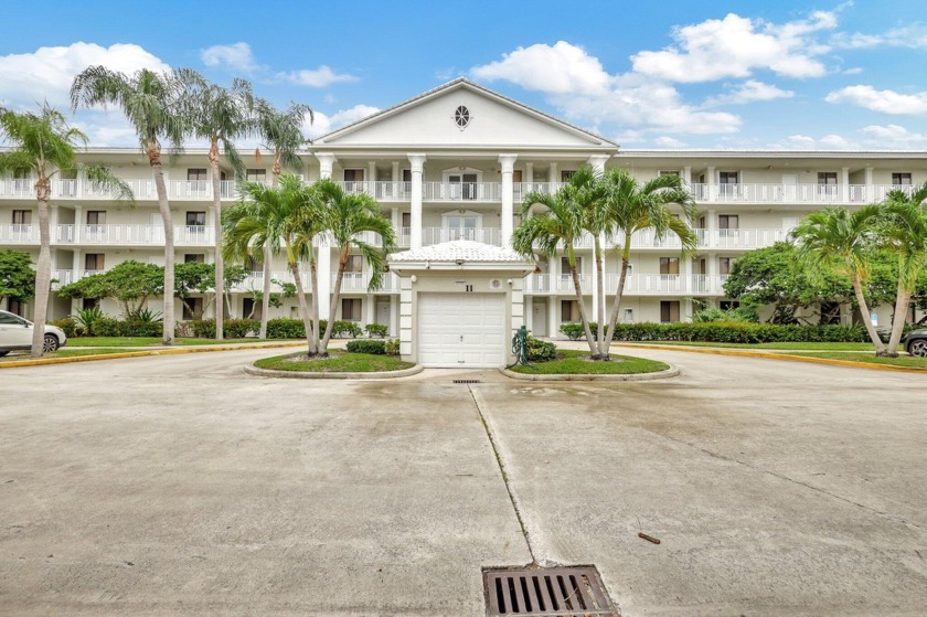 PRISTINE 2 BEDROOM/2 BATH 3RD FLOOR UNIT WITH FABULOUS WATER AND - Beach Condo for sale in West Palm Beach, Florida on Beachhouse.com