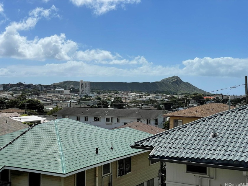 Diamond Head View from the Palolo home perched on a terraced - Beach Home for sale in Honolulu, Hawaii on Beachhouse.com