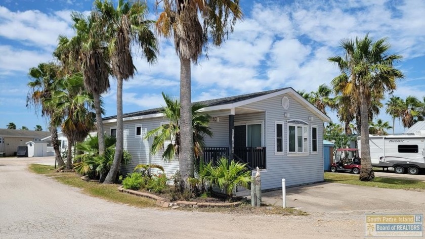 Spacious  feel to this furnished 2/1.5 Cottage Home on corner - Beach Home for sale in Port Isabel, Texas on Beachhouse.com