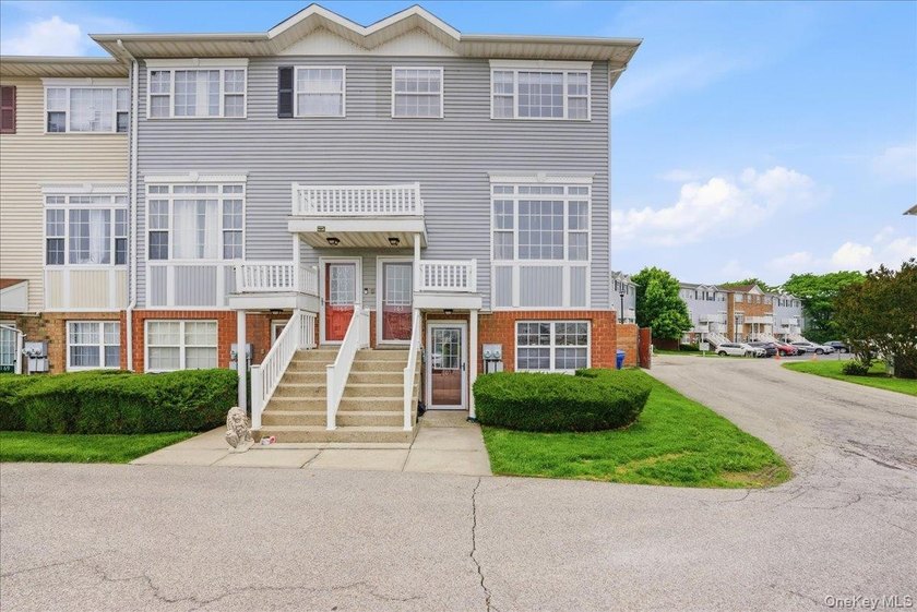 Location, Location, Location - 24-hour gated Harbor Pointe - Beach Condo for sale in Bronx, New York on Beachhouse.com