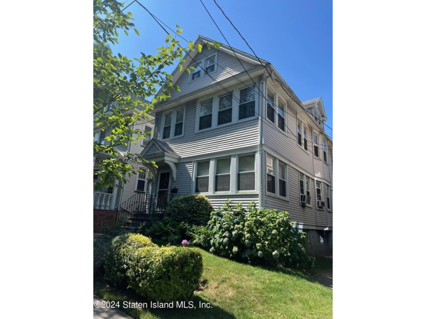 What an opportunity to own a detached 2-family home, offering a - Beach Home for sale in Staten Island, New York on Beachhouse.com