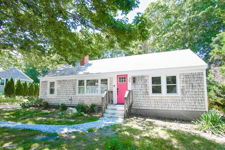 Newly renovated Dennis Gem! This 3 bedroom, 1 bath home offers a - Beach Home for sale in Dennis, Massachusetts on Beachhouse.com