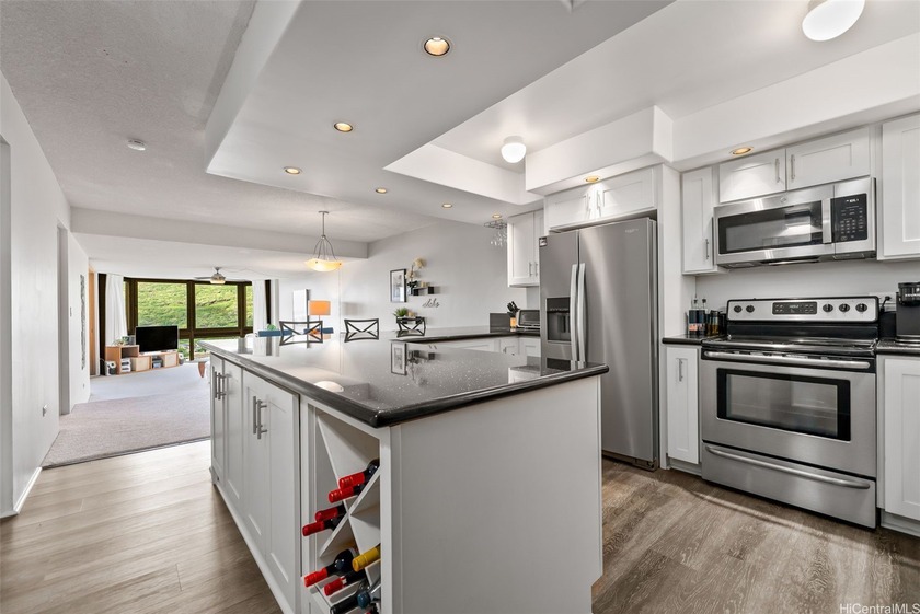 Enjoy luxurious, resort-style living in Hawaii Kai at an - Beach Condo for sale in Honolulu, Hawaii on Beachhouse.com