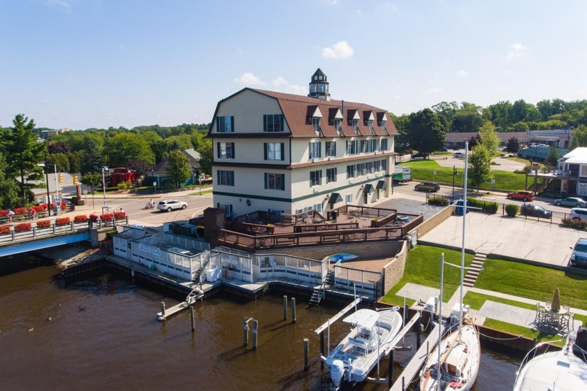Welcome to the Colonial Condominiums, conveniently located in - Beach Condo for sale in South Haven, Michigan on Beachhouse.com