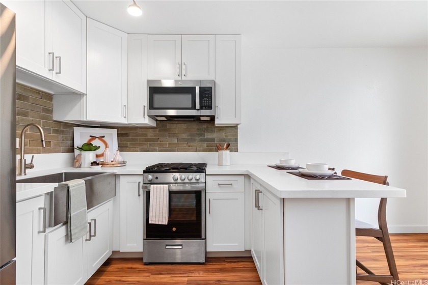 Excellent value in the middle of Honolulu, this 1 bed, 1 bath - Beach Condo for sale in Honolulu, Hawaii on Beachhouse.com