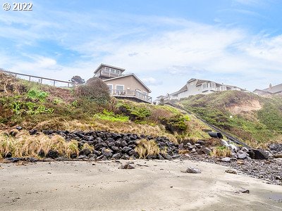 Extraordinary ocean front residence! This one-of-a-kind family - Beach Home for sale in Lincoln City, Oregon on Beachhouse.com