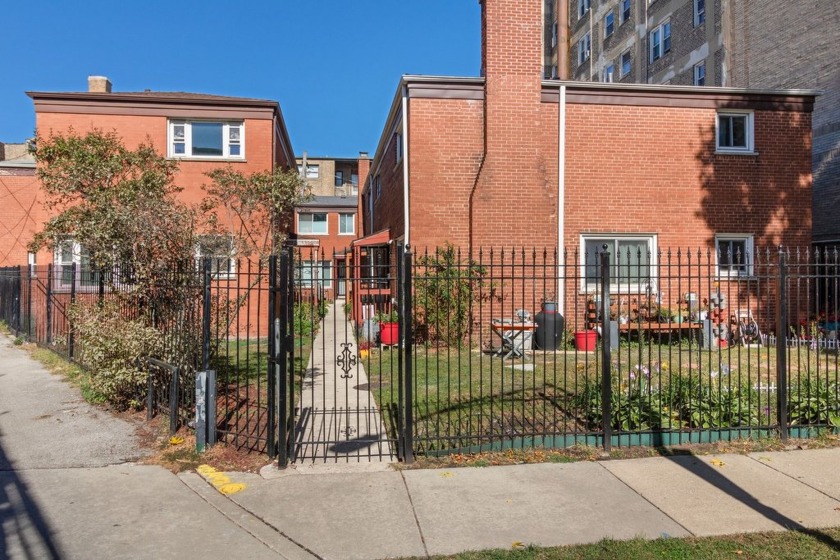 A rare gem! Nearly 1750 sq ft of living space is offered in this - Beach Townhome/Townhouse for sale in Chicago, Illinois on Beachhouse.com