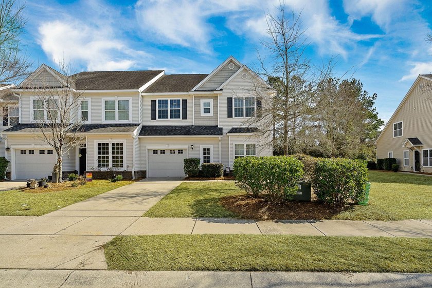 Stunning and spacious, this expansive end-unit residence offers - Beach Townhome/Townhouse for sale in Charleston, South Carolina on Beachhouse.com
