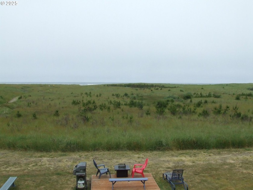 This great second-floor condo is nicely appointed with a new - Beach Condo for sale in Long Beach, Washington on Beachhouse.com