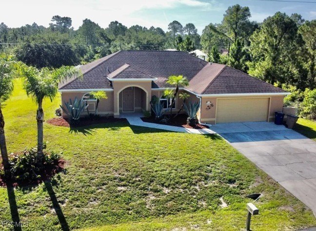 Welcome to this well-maintained 3-bedroom, 2-bath pool home - Beach Home for sale in Lehigh Acres, Florida on Beachhouse.com