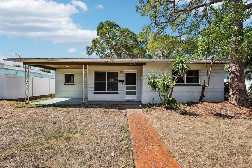 Investor and renovation-buyer opportunity in St. Petersburg's - Beach Home for sale in St. Petersburg, Florida on Beachhouse.com