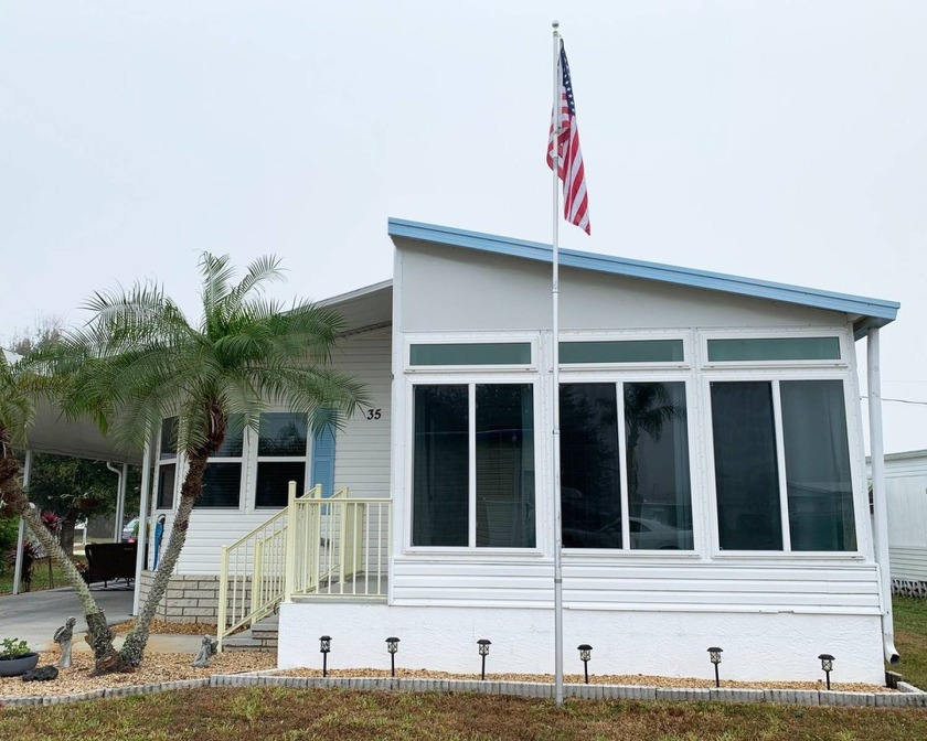 Beautifully updated 2-bedroom, 2-bath home with a spacious - Beach Home for sale in Palmetto, Florida on Beachhouse.com