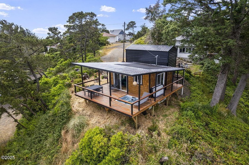 Million-Dollar View in a Cozy Coastal Fully Renovated Retreat - Beach Home for sale in Newport, Oregon on Beachhouse.com