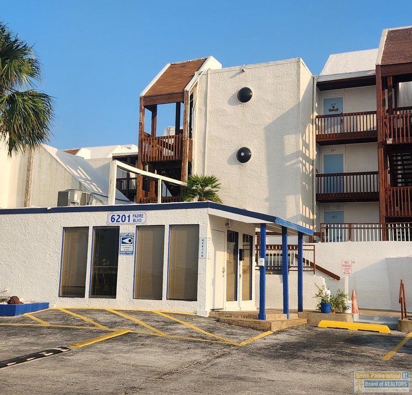 Discover this stunning 2-bedroom, 2-bathroom condo, ready for - Beach Condo for sale in South Padre Island, Texas on Beachhouse.com