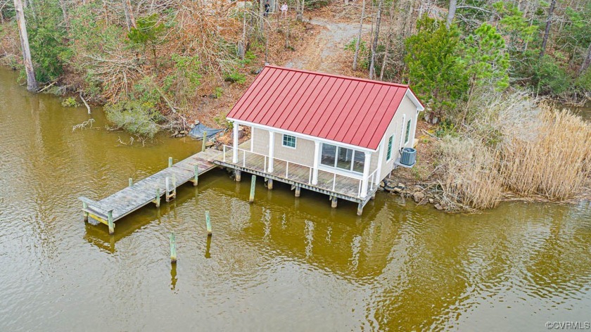 Stunning renovated waterfront cottage on the banks of Totuskey - Beach Home for sale in Warsaw, Virginia on Beachhouse.com