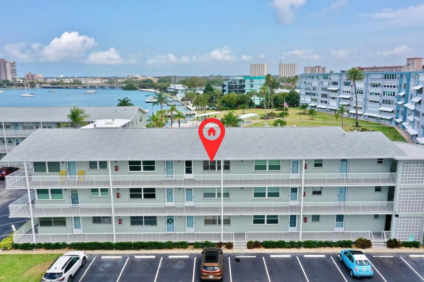 Motivated seller is offering $2,000 credit to buyer for closing - Beach Condo for sale in South Pasadena, Florida on Beachhouse.com