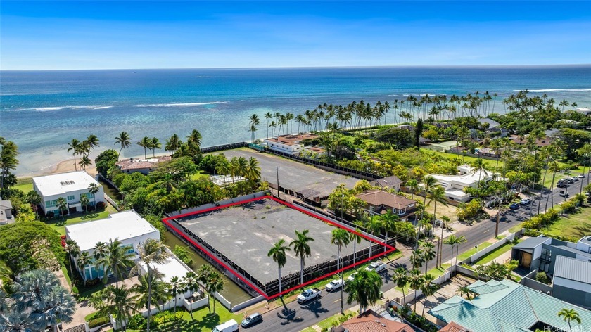 Situated in one of Oahu's most sought-after neighborhoods, this - Beach Lot for sale in Honolulu, Hawaii on Beachhouse.com