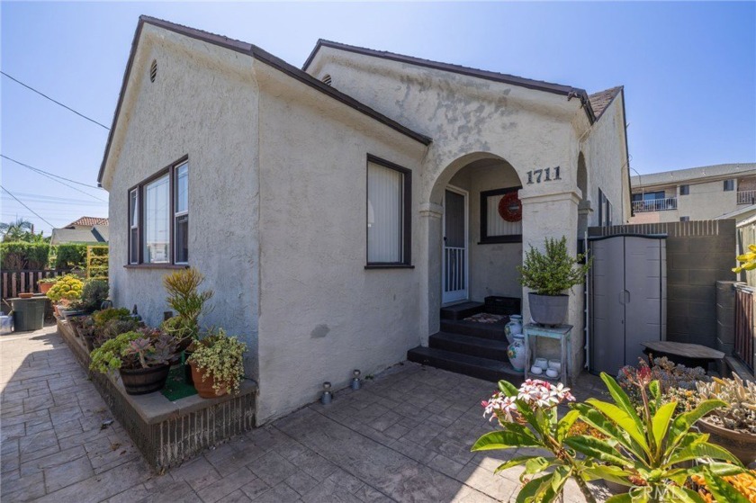 This sun-drenched, 3 bedroom, 1.5 bath home is in an lovely R2 - Beach Home for sale in San Pedro, California on Beachhouse.com