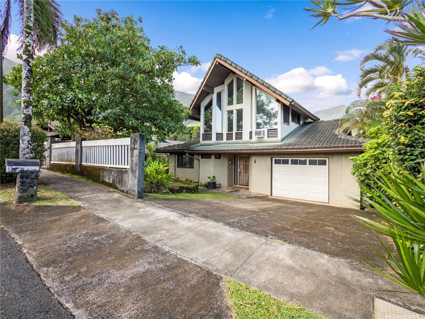 Located on a quiet street in Ahuimanu, this 4 bed / 3 bath, 2390 - Beach Home for sale in Kaneohe, Hawaii on Beachhouse.com
