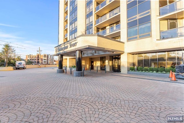 Welcome to the Buckingham Tower, a luxury high-rise in the - Beach Condo for sale in Fort Lee, New Jersey on Beachhouse.com