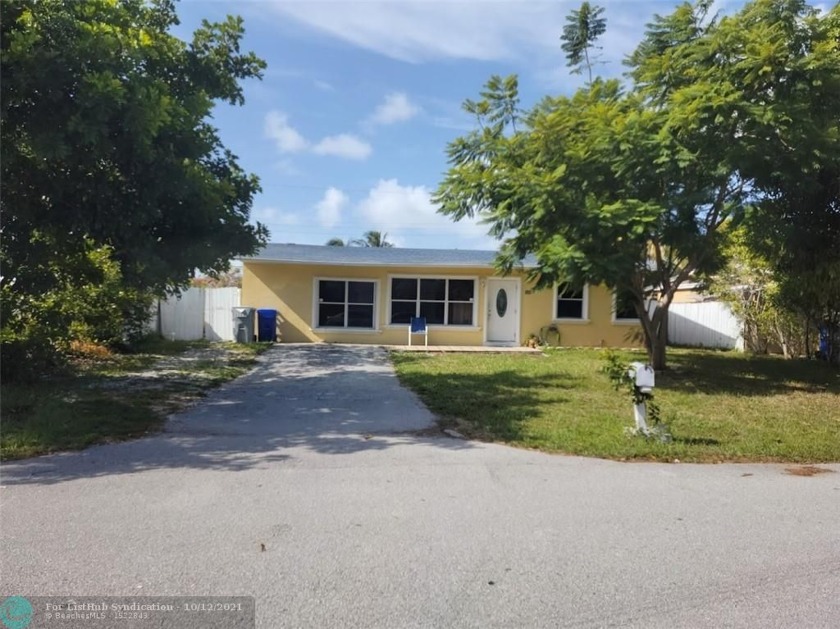 Great opportunity! 3/1 single-family located one block west of - Beach Home for sale in Pompano Beach, Florida on Beachhouse.com